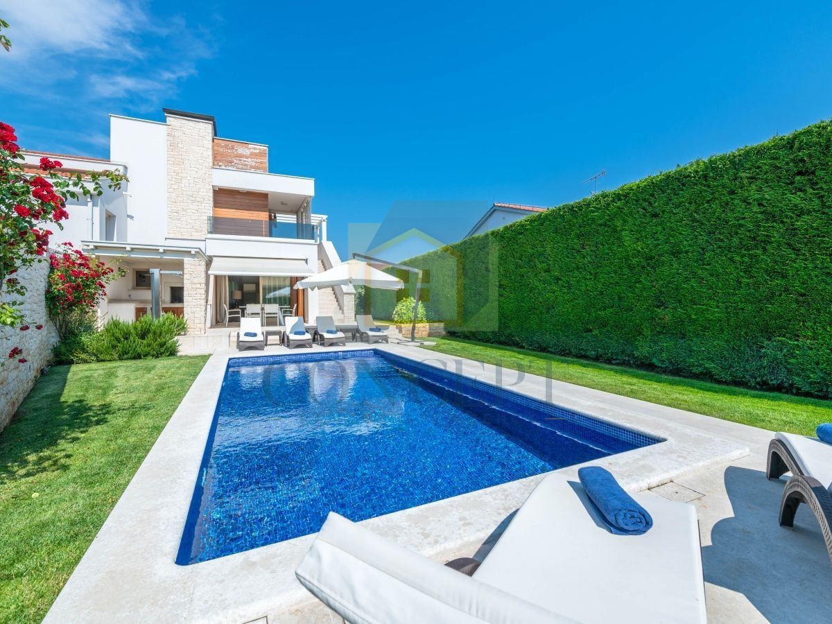 Poreč, Vabriga, Moderna luksuzna dvojna vila s bazenom, 1 km od morja