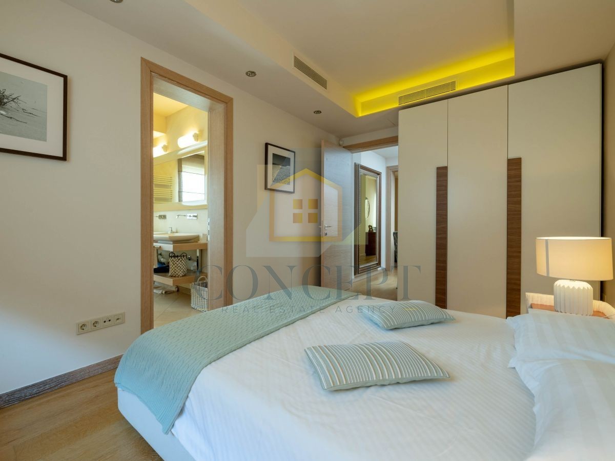 Poreč, Vabriga, Moderna luksuzna dvojna vila s bazenom, 1 km od morja