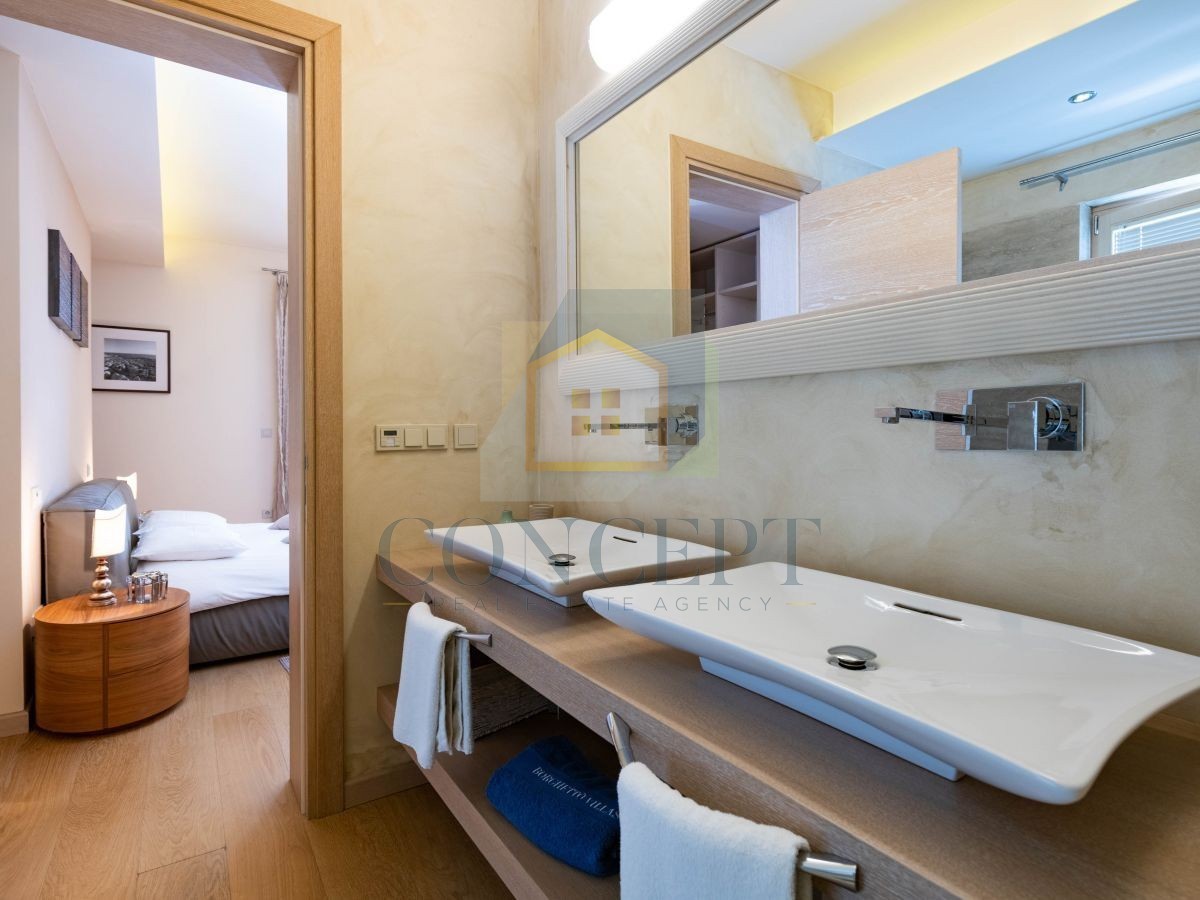 Poreč, Vabriga, Moderna luksuzna dvojna vila s bazenom, 1 km od morja