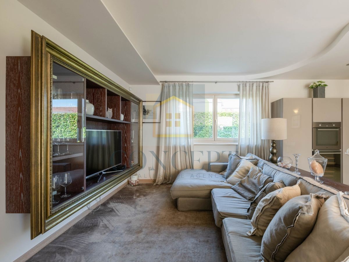 Poreč, Vabriga, Moderna luksuzna dvojna vila s bazenom, 1 km od morja