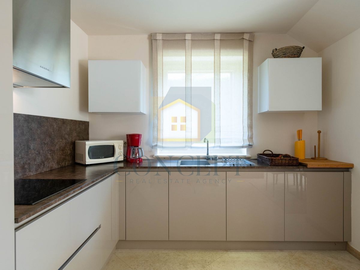 Poreč, Vabriga, Moderna luksuzna dvojna vila s bazenom, 1 km od morja