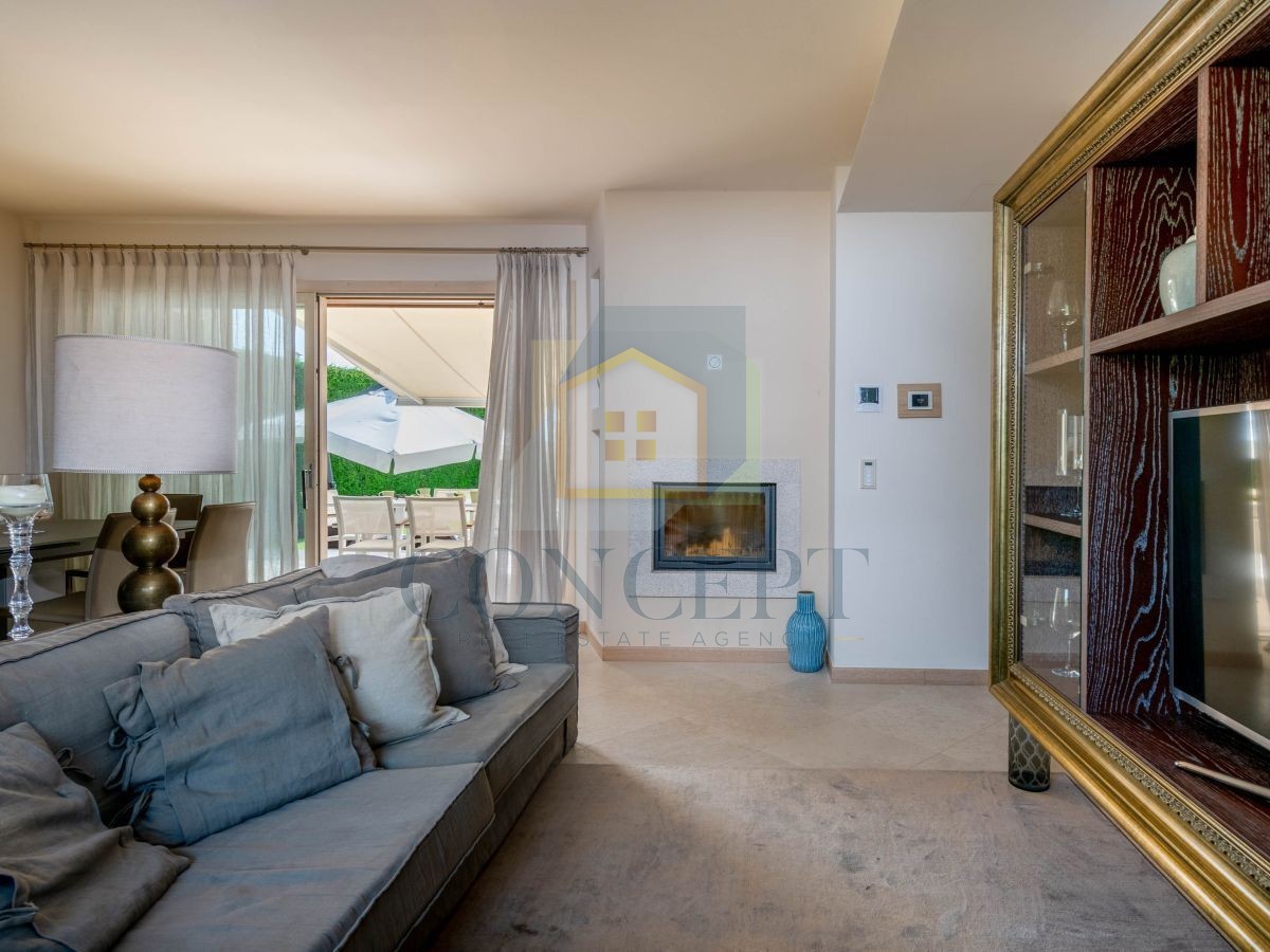 Poreč, Vabriga, Moderna luksuzna dvojna vila s bazenom, 1 km od morja