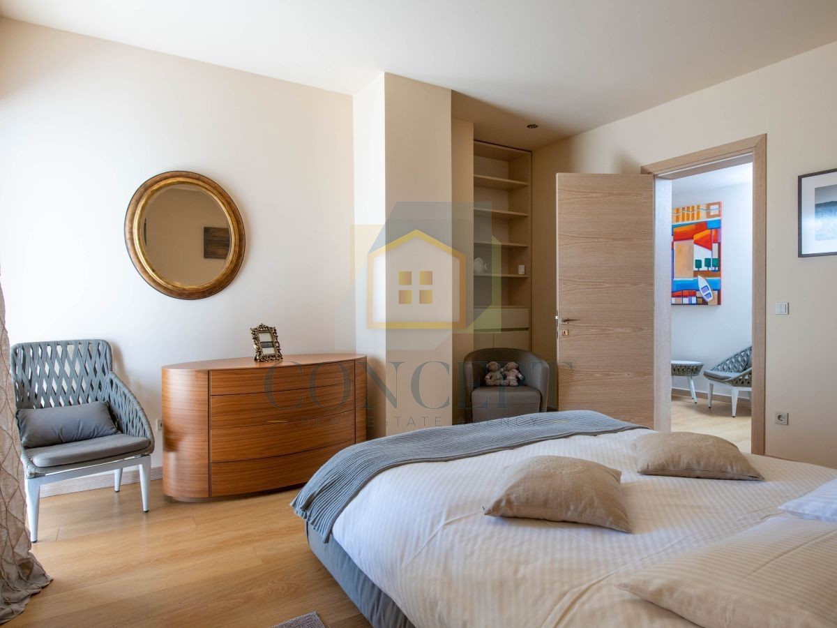 Poreč, Vabriga, Moderna luksuzna dvojna vila s bazenom, 1 km od morja