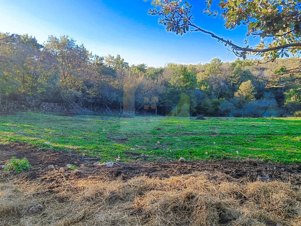 Poreč, okolica, Građevinsko zemljišče ob robu naselja