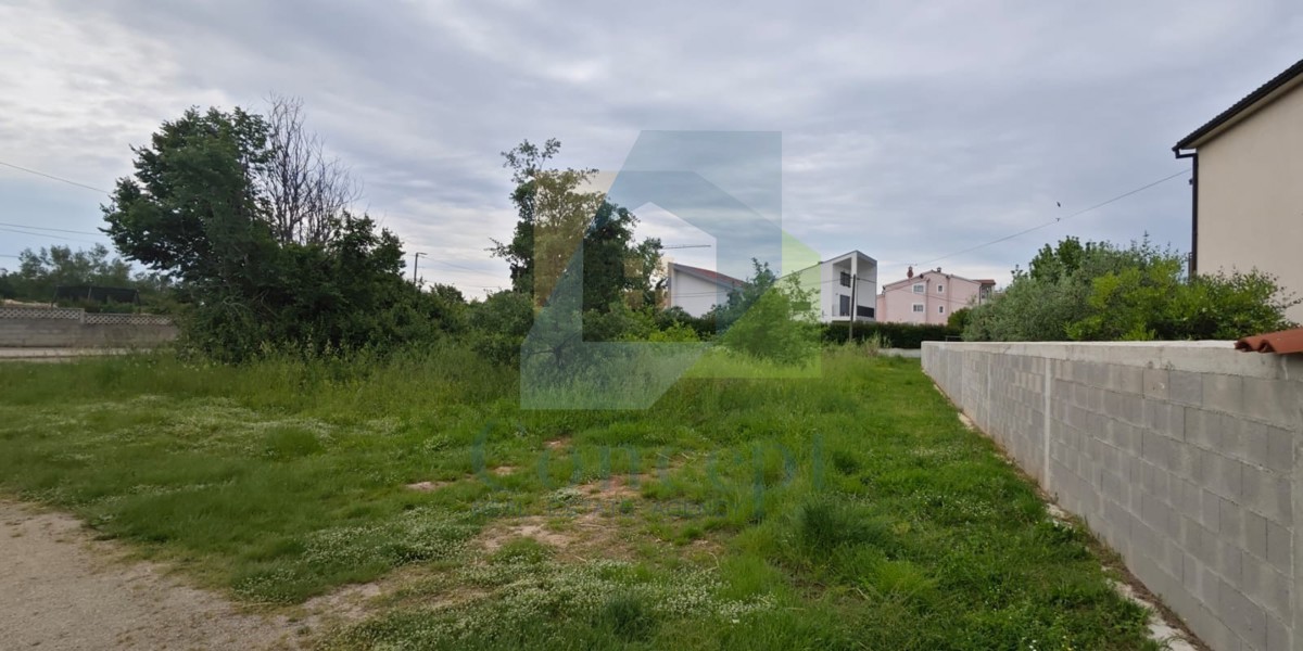 Poreč, okolica, Građevinsko zemljišče na odlični lokaciji, 3 km od morja