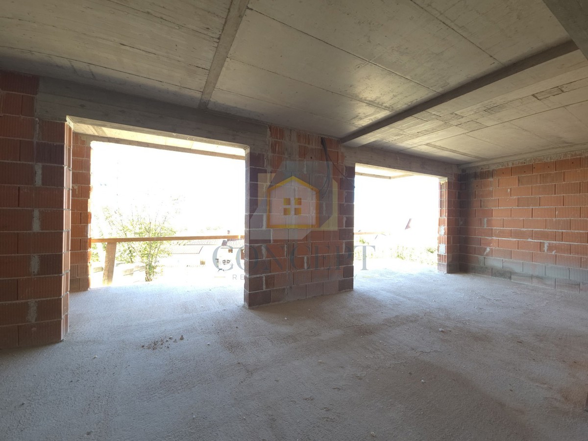 Poreč, okolica, Stan na 2. nadstropju zgrade z dvigalom in pogledom na morje, 7 km od morja.