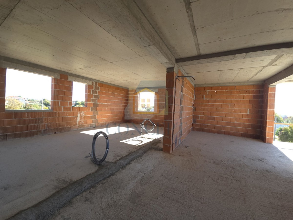 Poreč, okolica, Stan na 2. nadstropju zgrade z dvigalom in pogledom na morje, 7 km od morja.