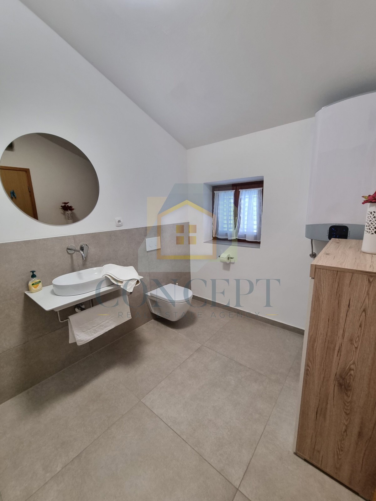 Poreč, okolica, Samostoječa hiša s bazenom na mirni lokaciji, 12 km od morja