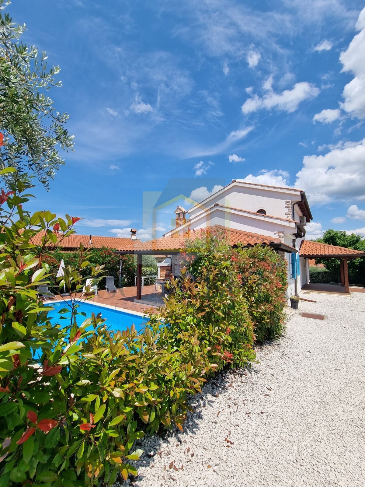 Poreč, okolica, Samostoječa hiša s bazenom na mirni lokaciji, 12 km od morja