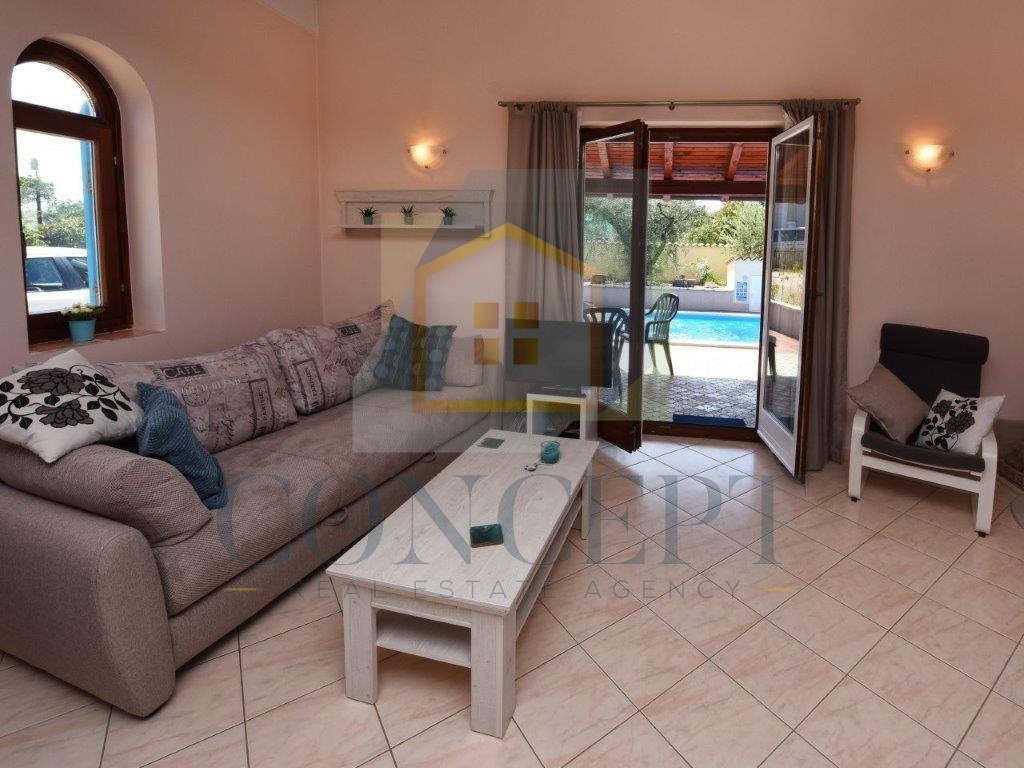 Poreč, okolica, Samostoječa hiša s bazenom na mirni lokaciji, 12 km od morja