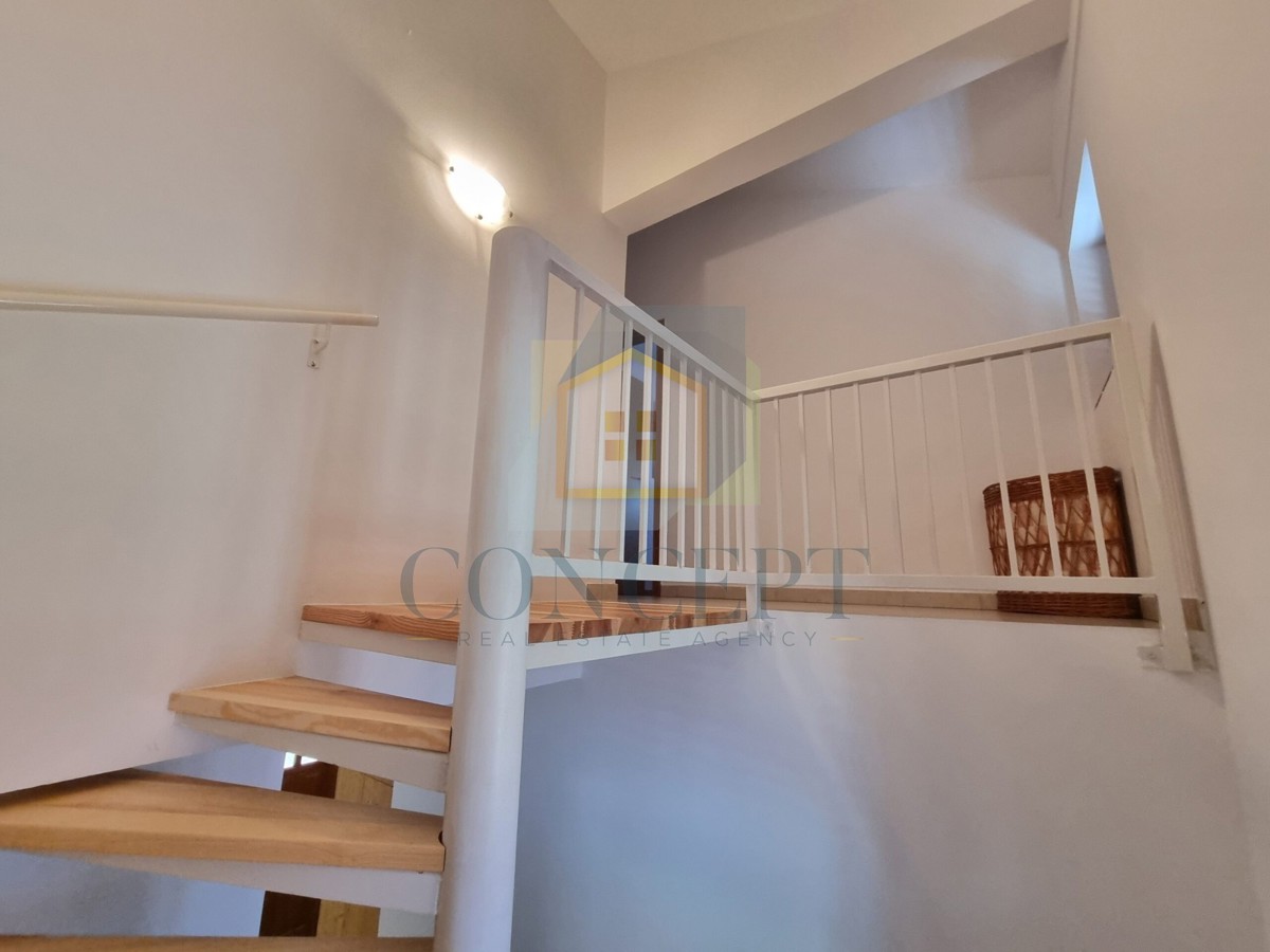 Poreč, okolica, Samostoječa hiša s bazenom na mirni lokaciji, 12 km od morja