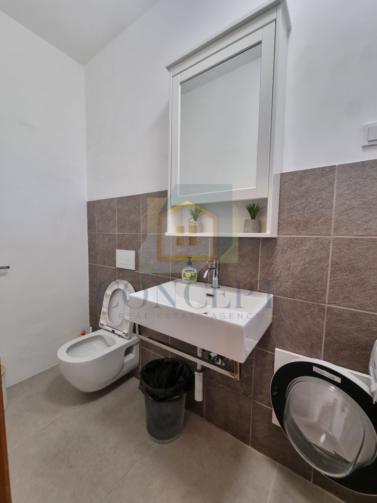 Poreč, okolica, Samostoječa hiša s bazenom na mirni lokaciji, 12 km od morja