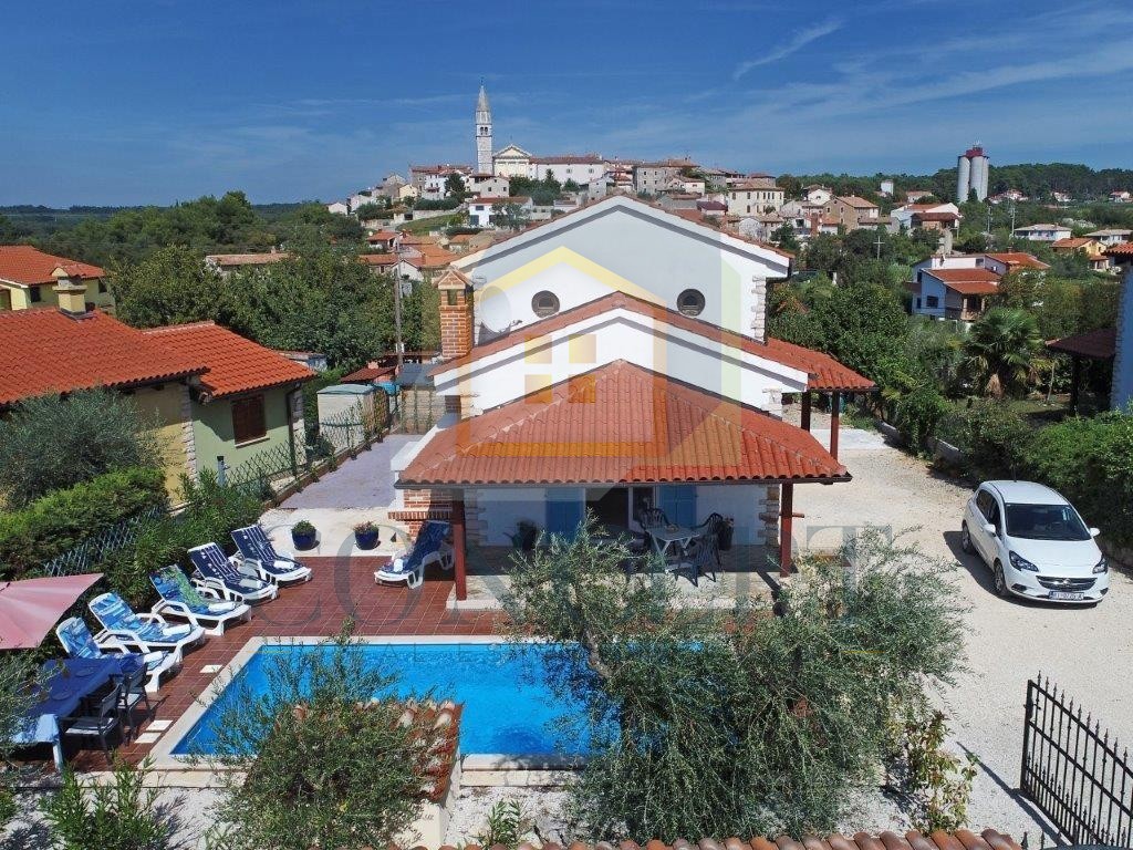 Poreč, okolica, Samostoječa hiša s bazenom na mirni lokaciji, 12 km od morja