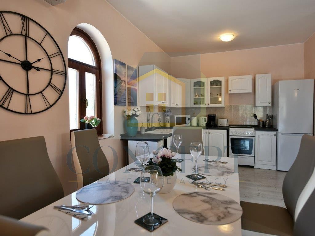 Poreč, okolica, Samostoječa hiša s bazenom na mirni lokaciji, 12 km od morja