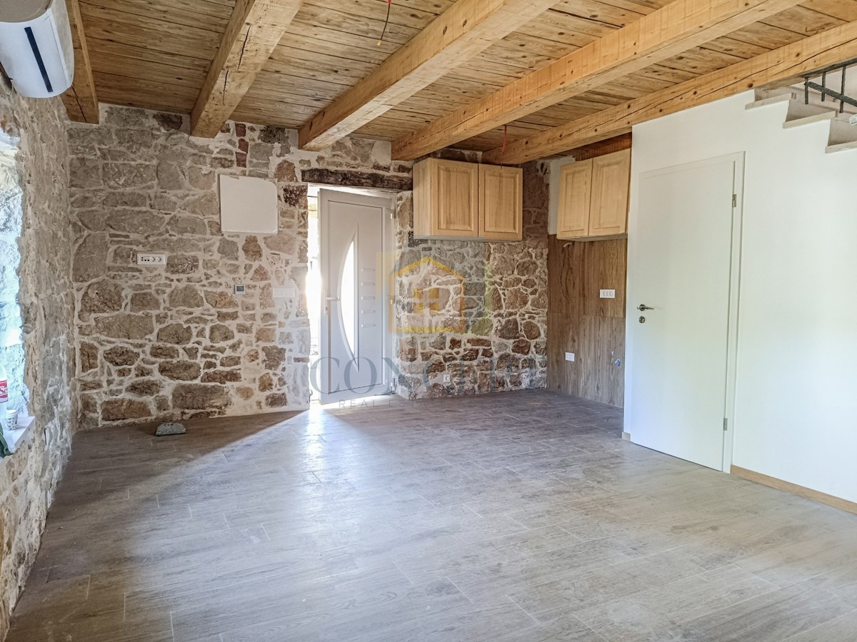 Poreč, okolica, Renovirana kamnita hiša na koncu vrste, 5 km od morja