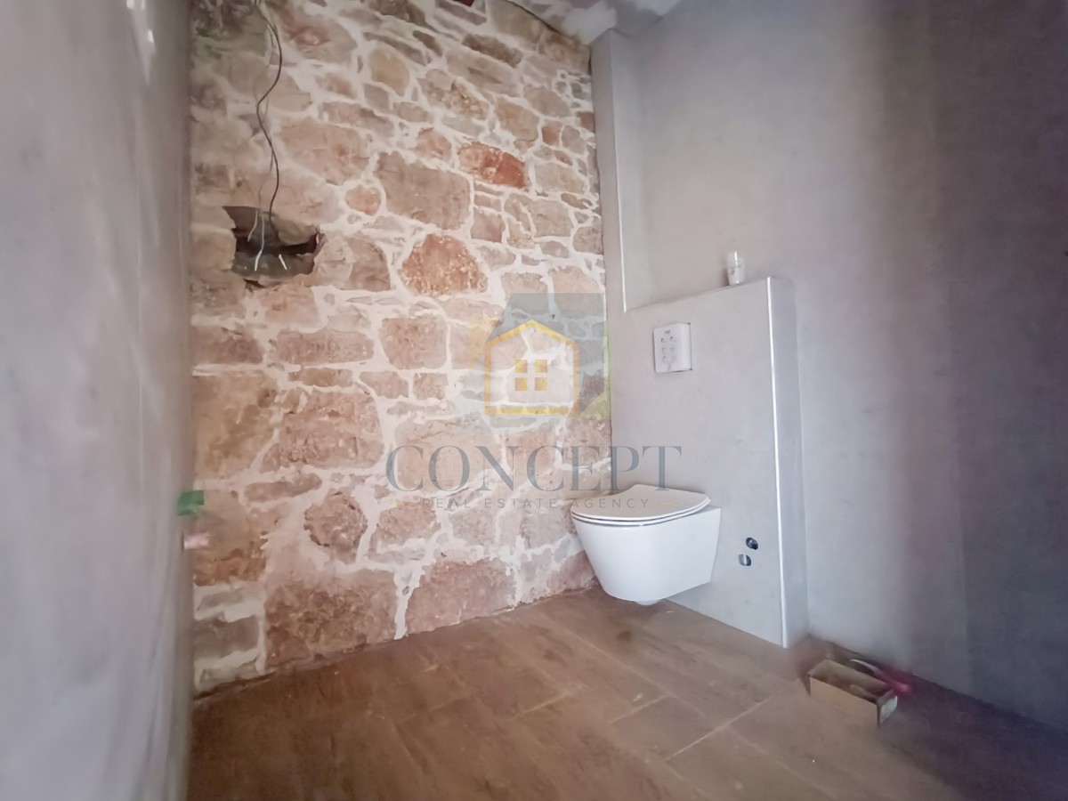 Poreč, okolica, Renovirana kamnita hiša na koncu vrste, 5 km od morja