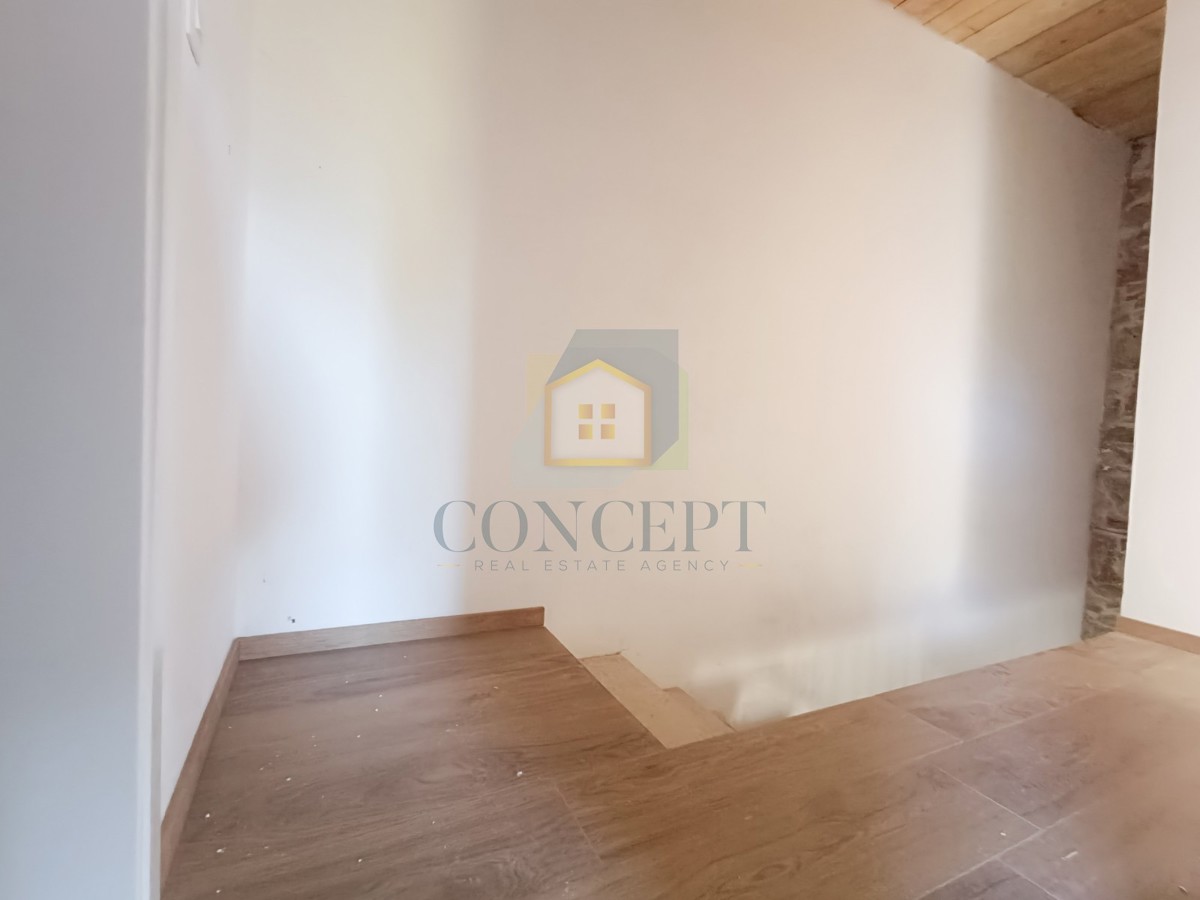 Poreč, okolica, Renovirana kamnita hiša na koncu vrste, 5 km od morja