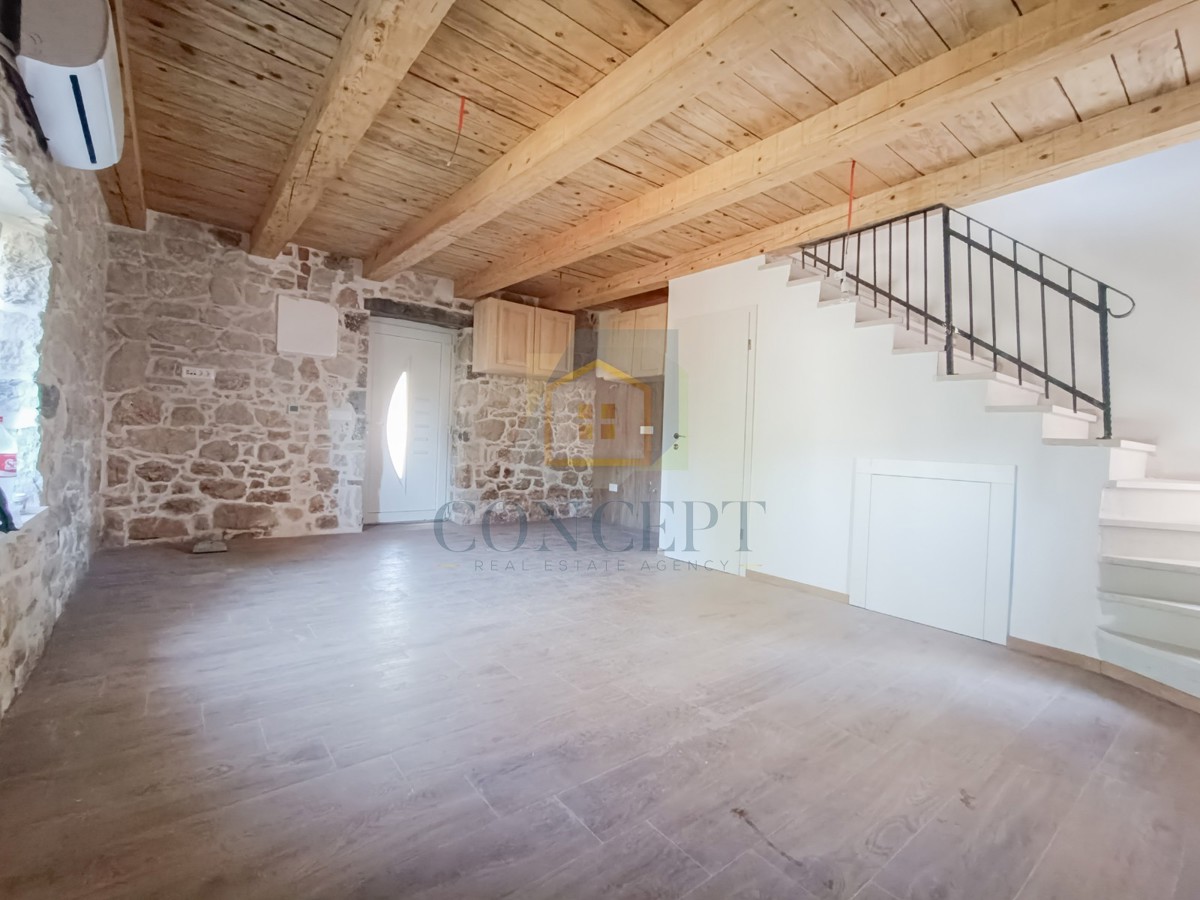 Poreč, okolica, Renovirana kamnita hiša na koncu vrste, 5 km od morja