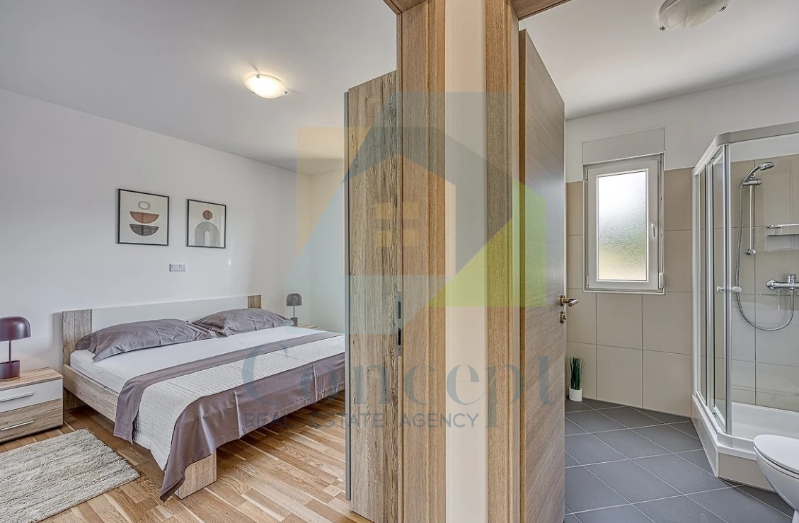 Poreč, okolica, Samostoječa hiša s bazenom na mirni lokaciji