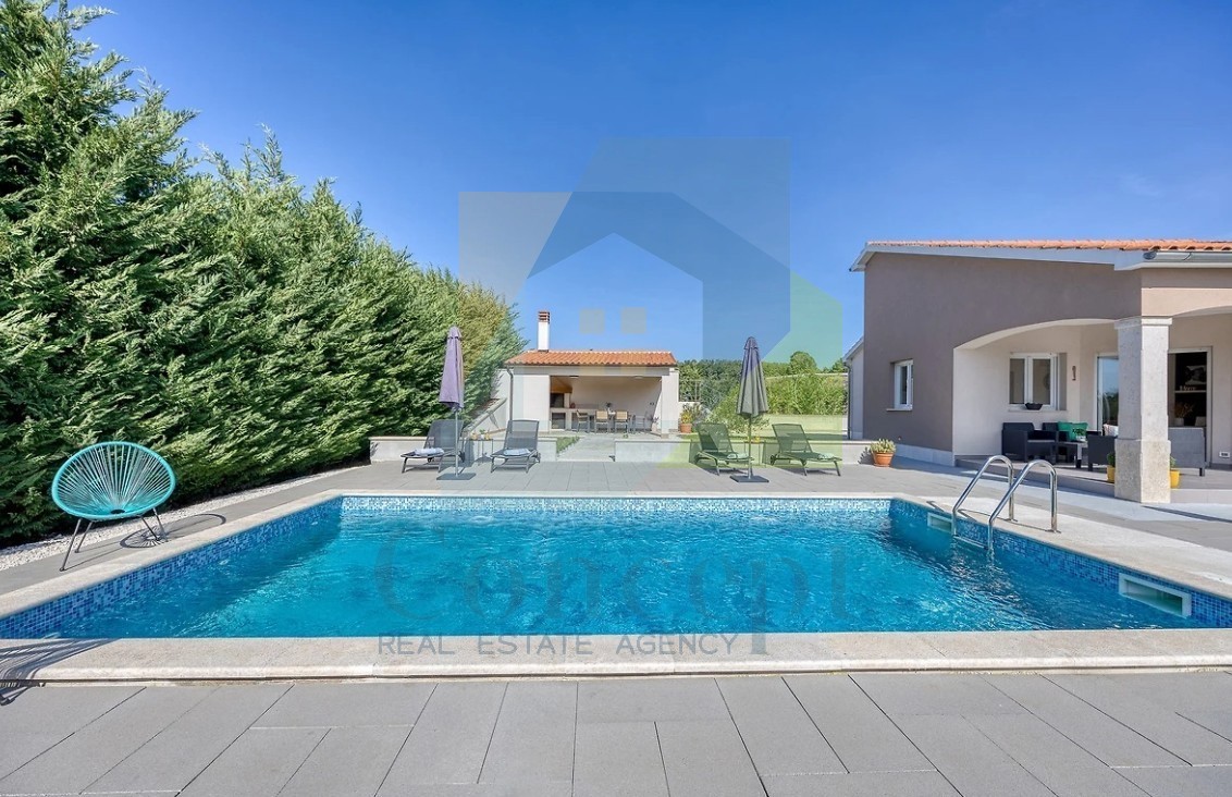 Poreč, okolica, Samostoječa hiša s bazenom na mirni lokaciji