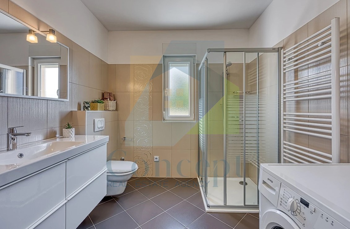 Poreč, okolica, Samostoječa hiša s bazenom na mirni lokaciji