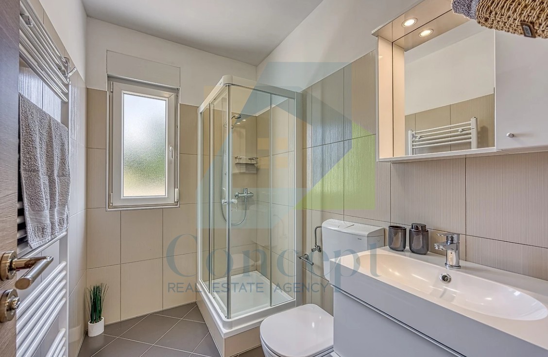 Poreč, okolica, Samostoječa hiša s bazenom na mirni lokaciji