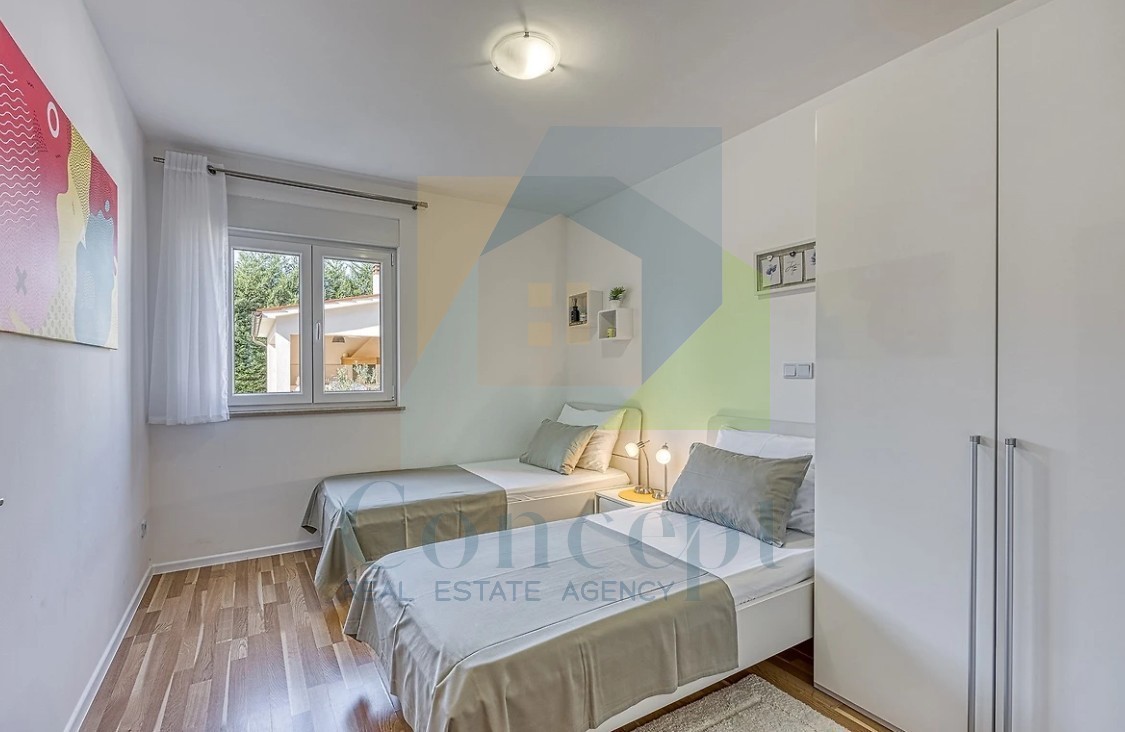 Poreč, okolica, Samostoječa hiša s bazenom na mirni lokaciji