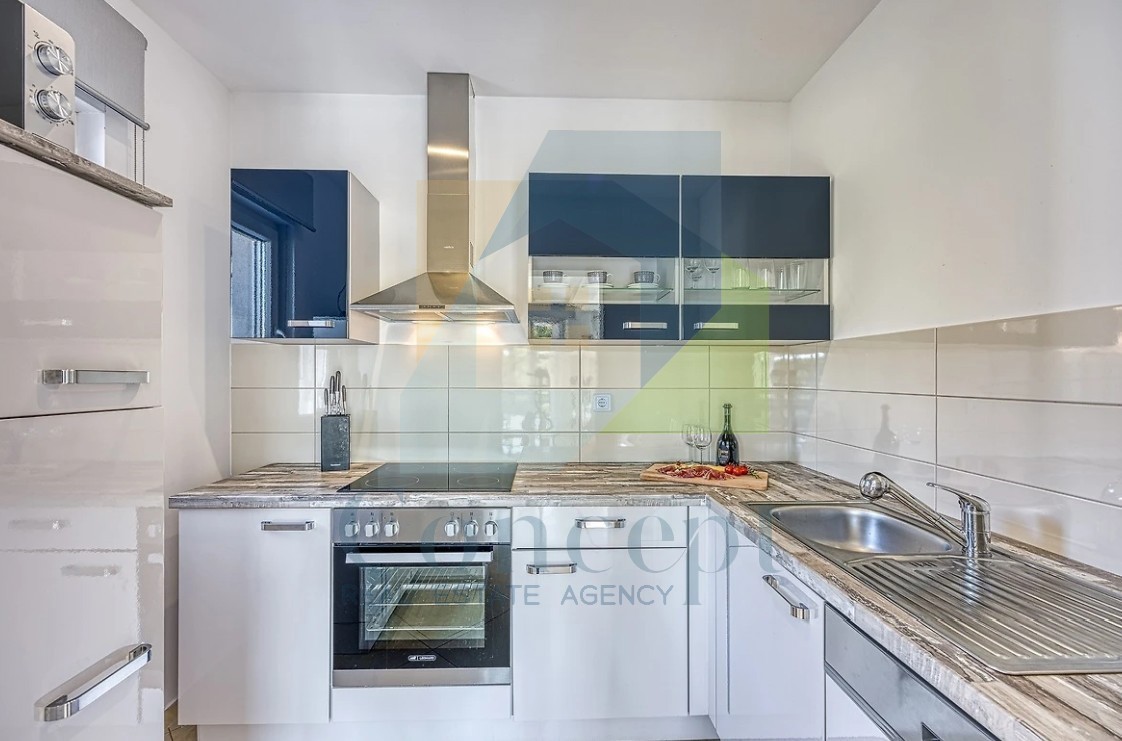 Poreč, okolica, Samostoječa hiša s bazenom na mirni lokaciji