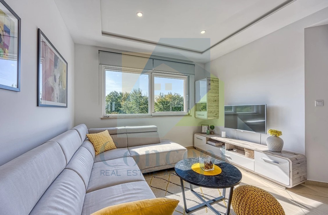 Poreč, okolica, Samostoječa hiša s bazenom na mirni lokaciji