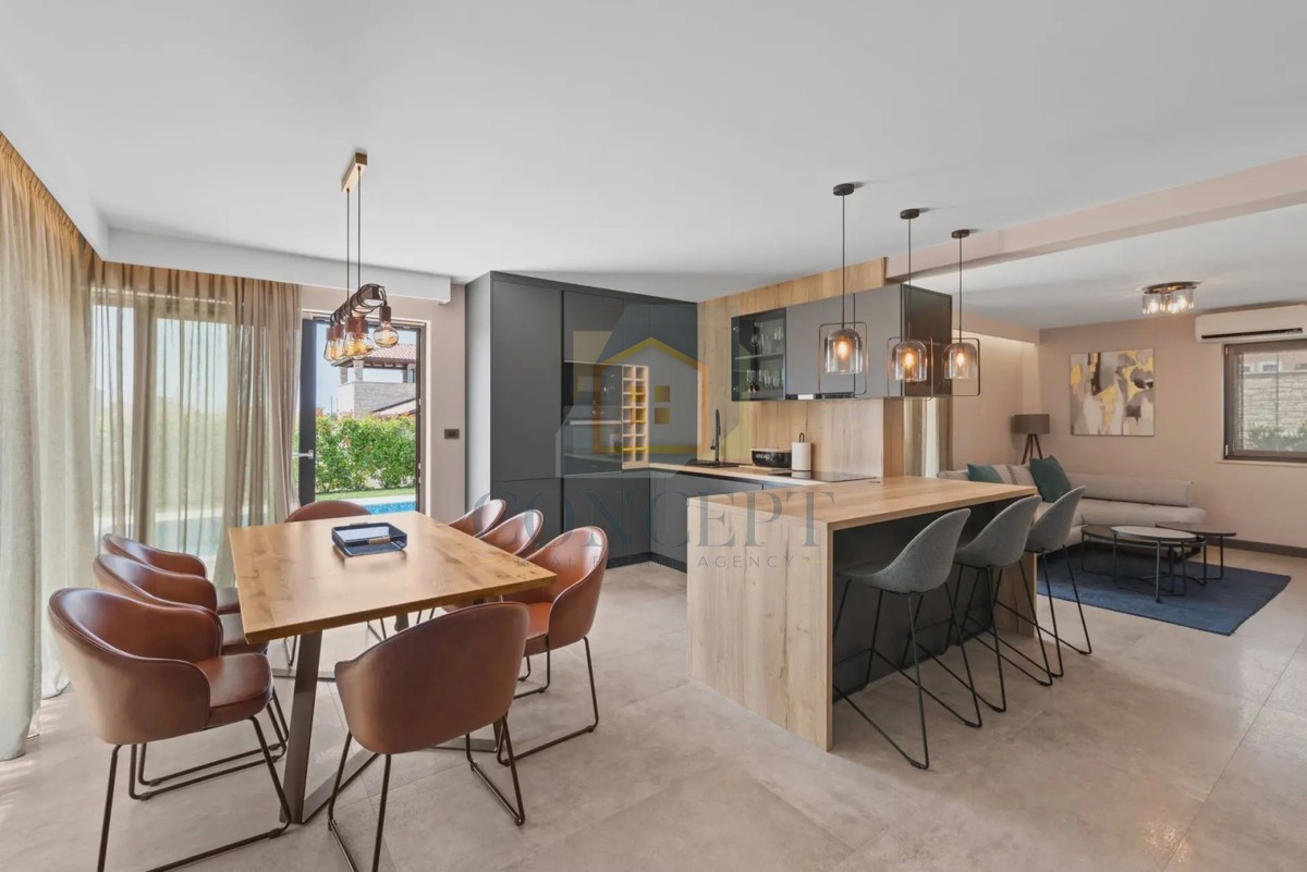 Novigrad, okolica, moderna dvojna kuća s bazenom, 8 km od mora