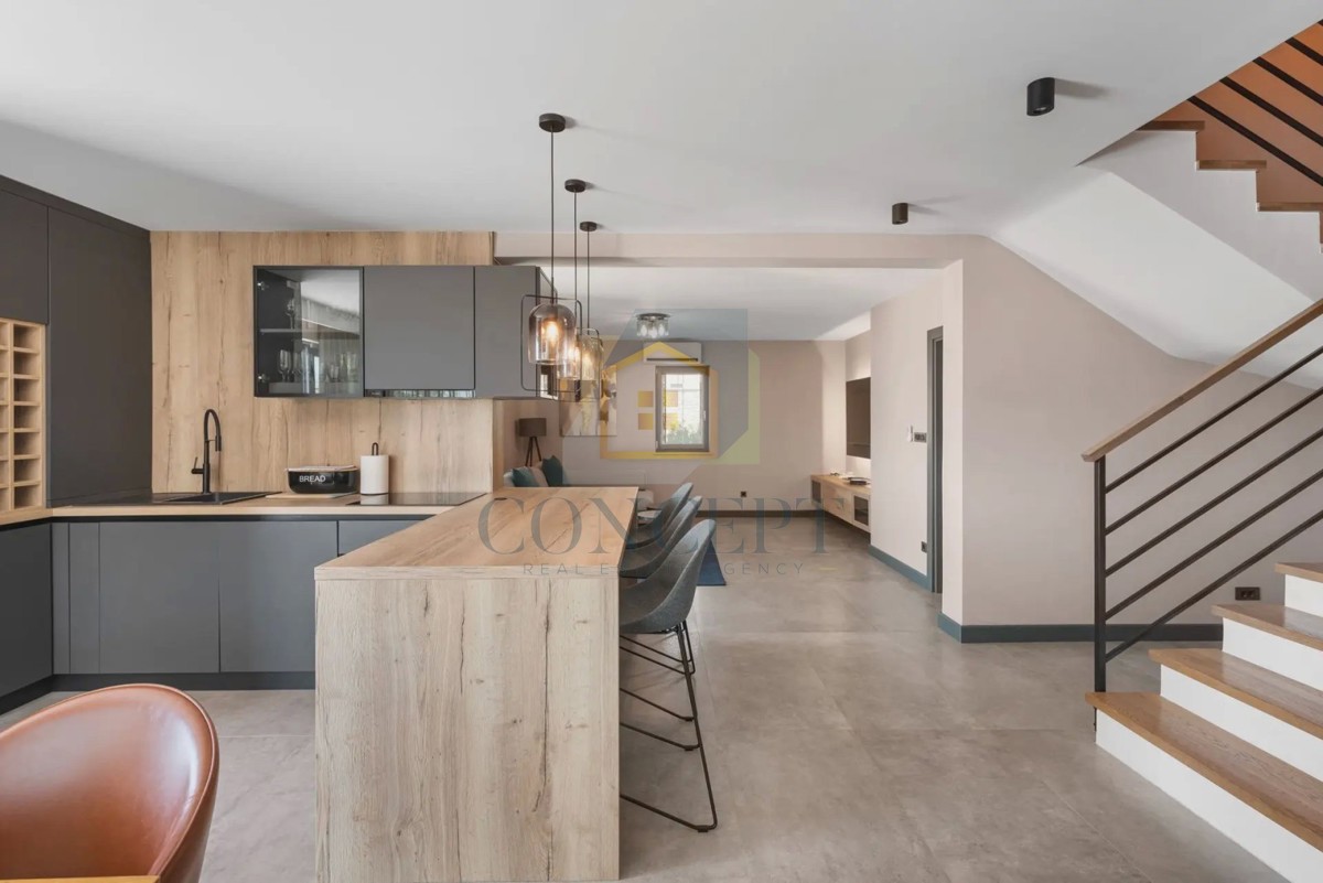 Novigrad, okolica, moderna dvojna kuća s bazenom, 8 km od mora