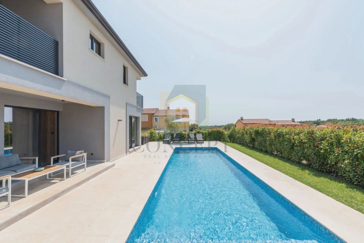 Novigrad, okolica, moderna dvojna kuća s bazenom, 8 km od mora