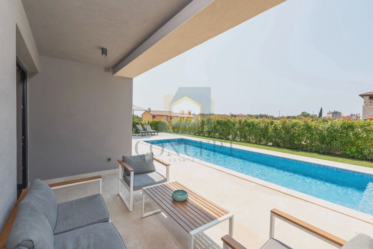 Novigrad, okolica, moderna dvojna kuća s bazenom, 8 km od mora