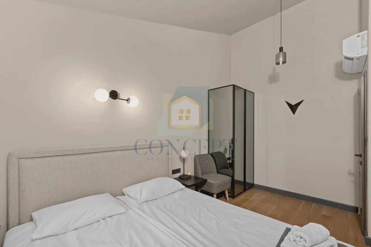 Novigrad, okolica, moderna dvojna kuća s bazenom, 8 km od mora