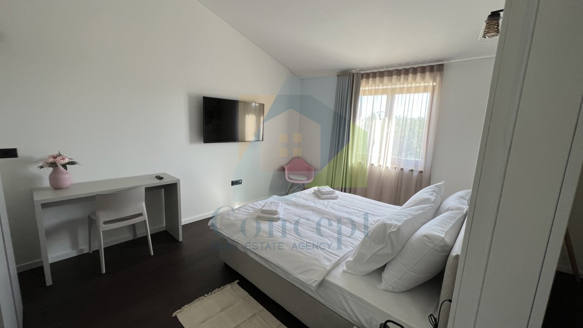 Poreč, okolica, Prekrasna kamnita vila s 4 spalnice na mirni lokaciji