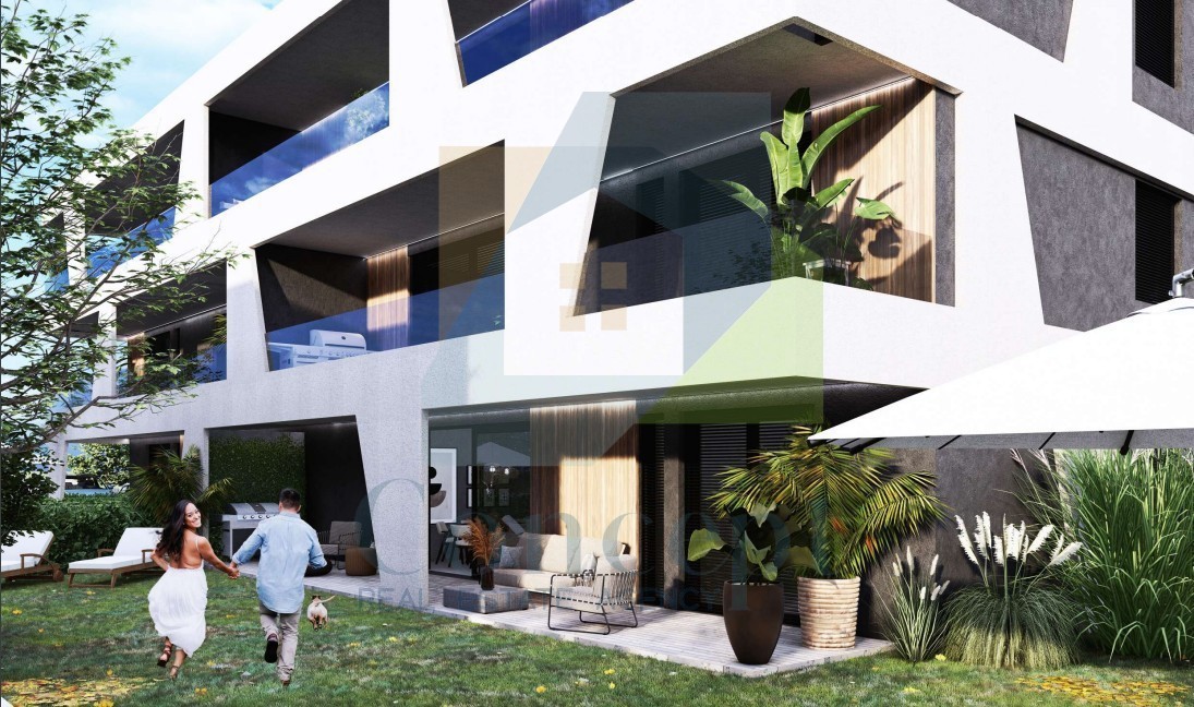 Umag, okolica, Stan v pritličju s prostornim vrtom, 2 km od morja