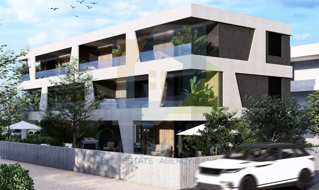 Umag, okolica, Stan v pritličju s prostornim vrtom, 2 km od morja