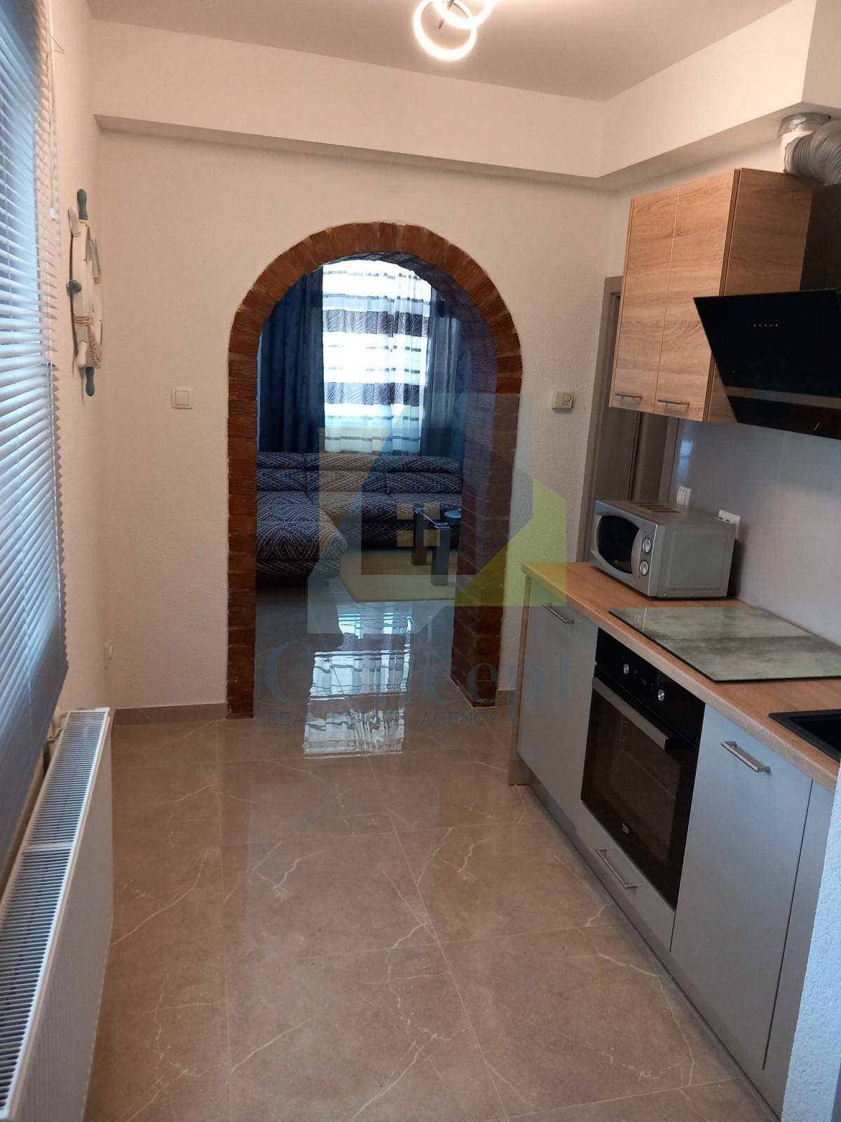 Poreč, okolica, Avtohtona hiša s 3 stanovanjskimi enotami, 12 km od morja