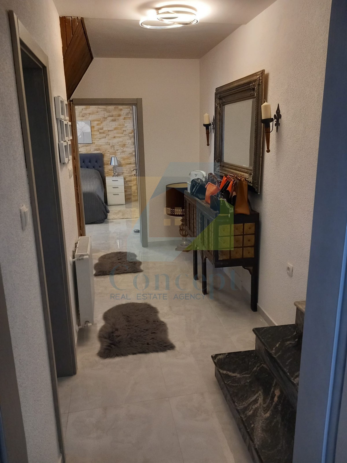 Poreč, okolica, Avtohtona hiša s 3 stanovanjskimi enotami, 12 km od morja