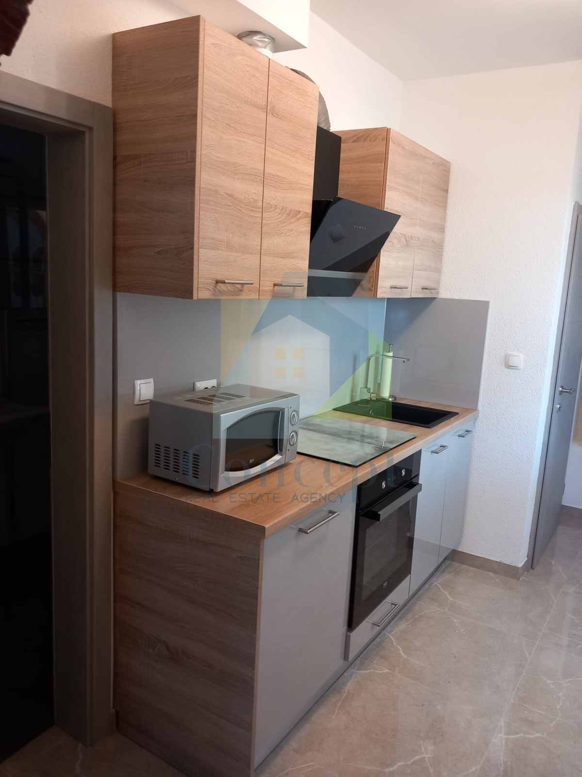 Poreč, okolica, Avtohtona hiša s 3 stanovanjskimi enotami, 12 km od morja