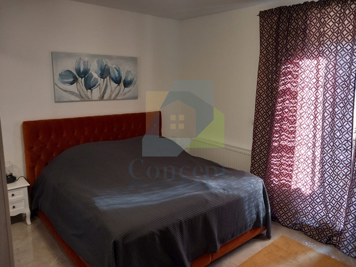 Poreč, okolica, Avtohtona hiša s 3 stanovanjskimi enotami, 12 km od morja