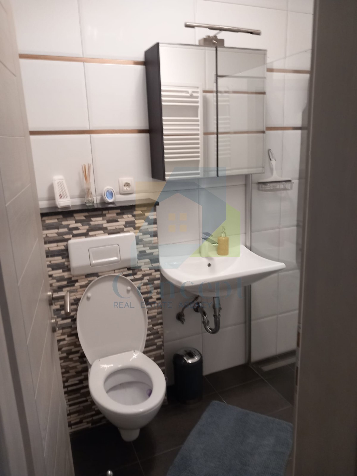 Poreč, okolica, Avtohtona hiša s 3 stanovanjskimi enotami, 12 km od morja