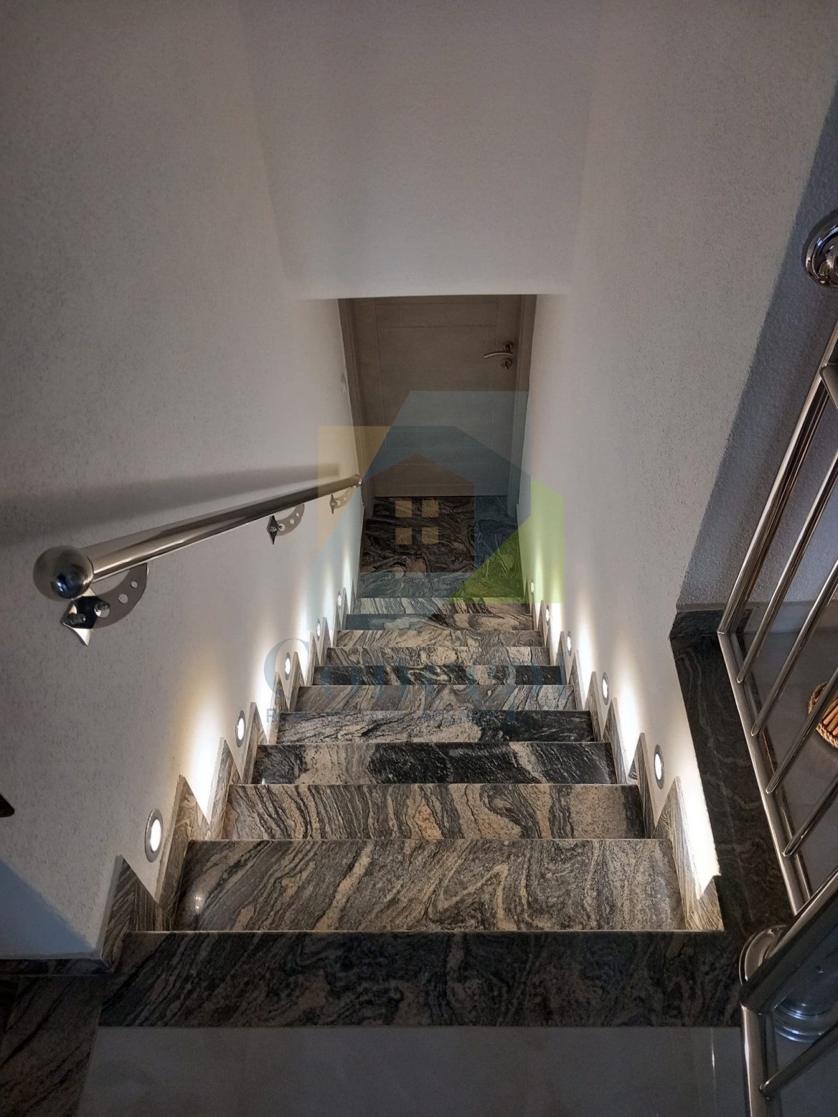 Poreč, okolica, Avtohtona hiša s 3 stanovanjskimi enotami, 12 km od morja