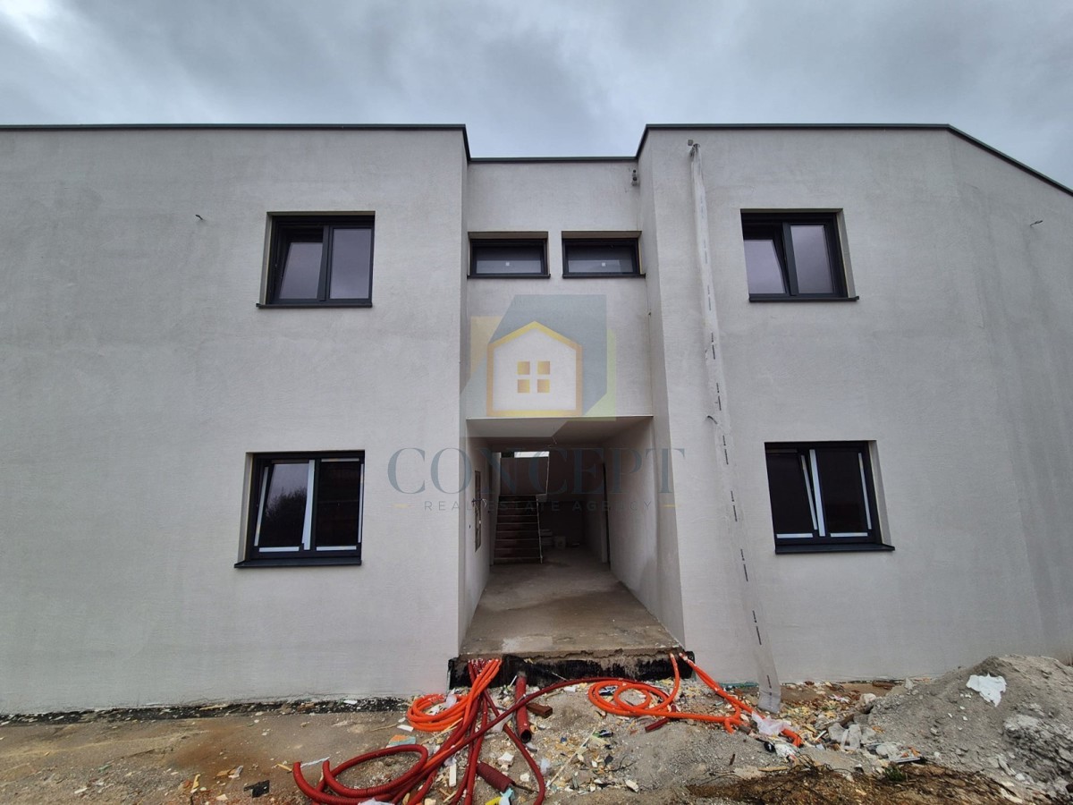 Poreč, uža okolica, Stan na 1. nadstropju na odlični lokaciji, 1,5 km od morja