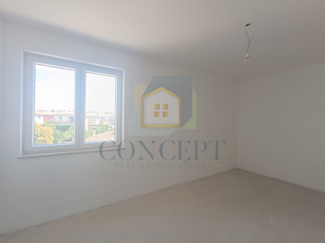 Poreč, okolica, Luksuzno stanovanje s krovno teraso v novogradnji, 1300 m od morja