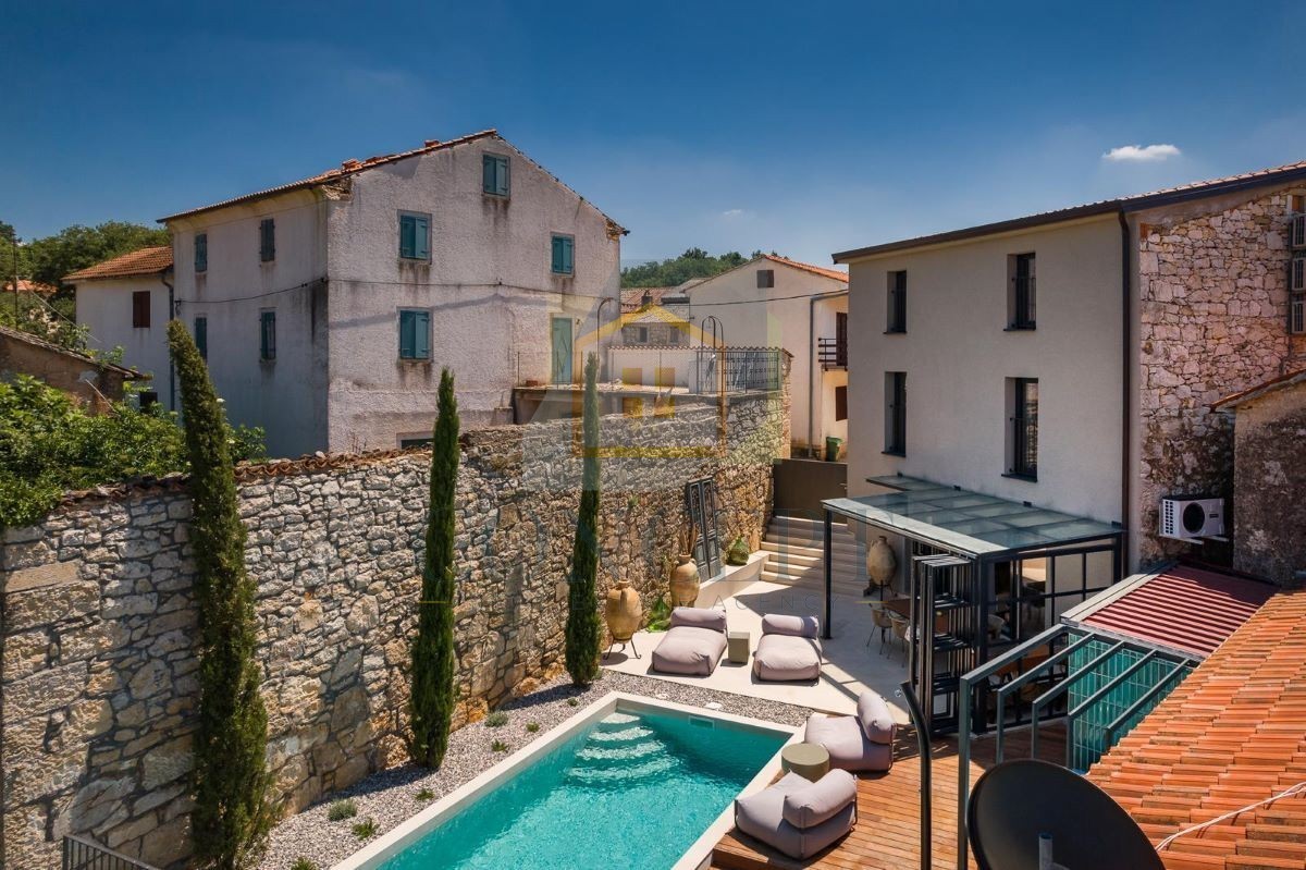 Poreč, Vižinada, Renovirana kamnita hiša s bazenom, 16 km od morja