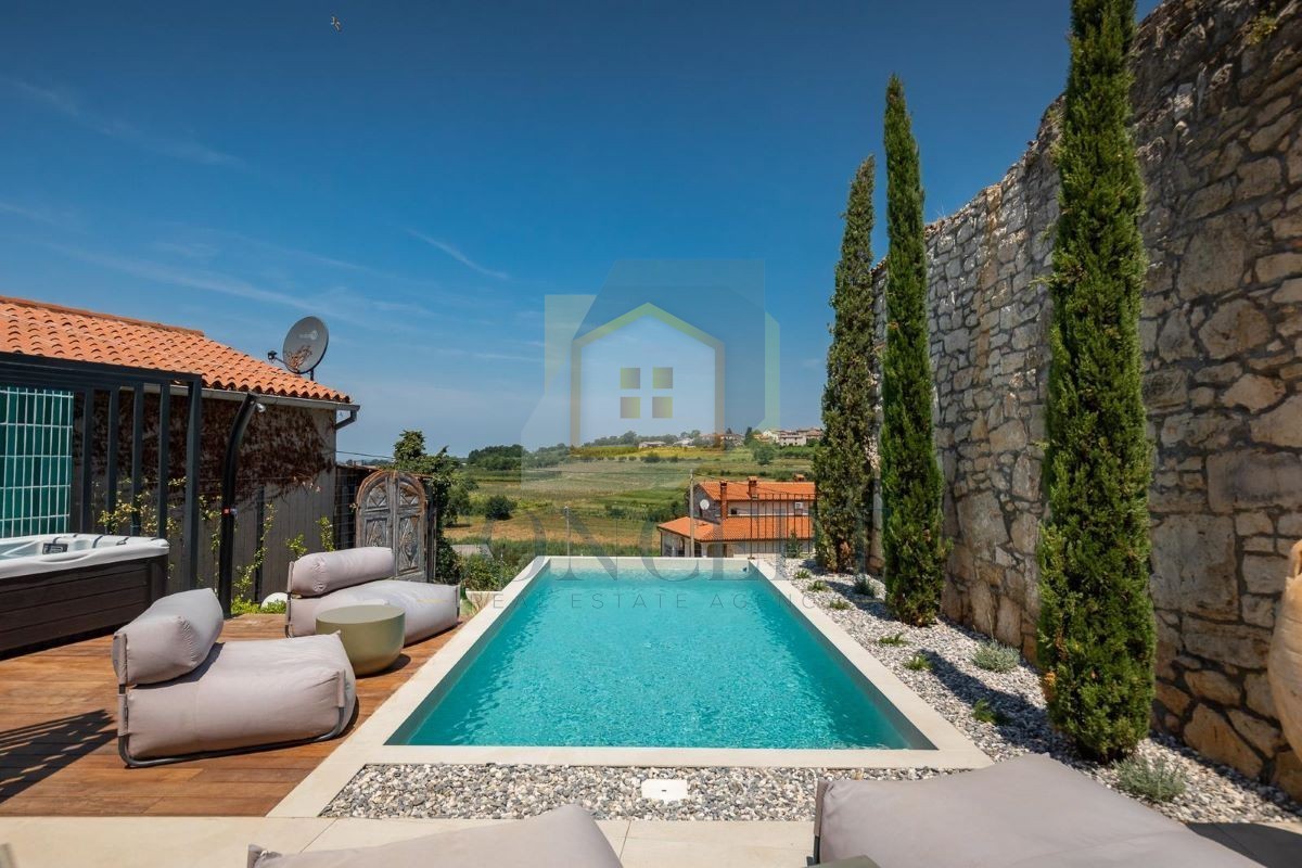 Poreč, Vižinada, Renovirana kamnita hiša s bazenom, 16 km od morja