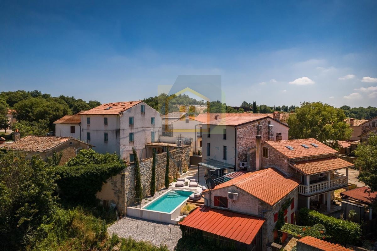 Poreč, Vižinada, Renovirana kamnita hiša s bazenom, 16 km od morja