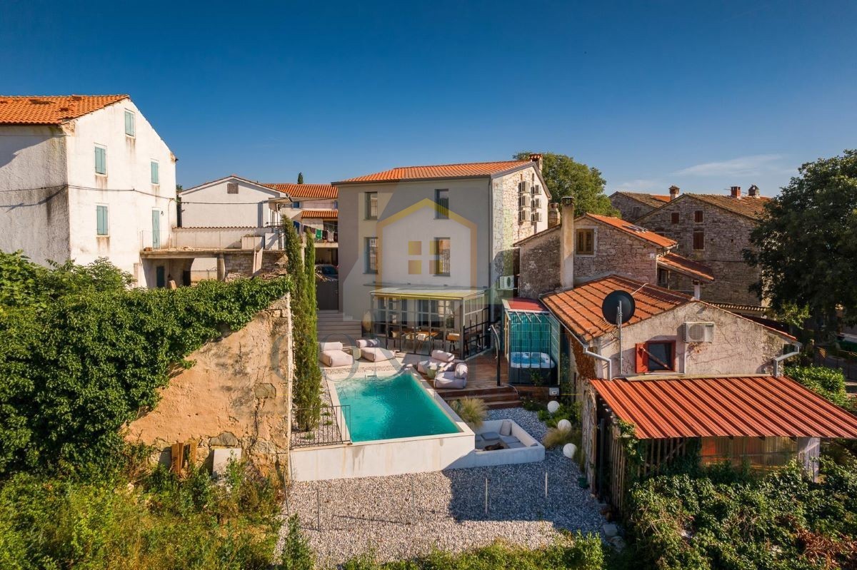 Poreč, Vižinada, Renovirana kamnita hiša s bazenom, 16 km od morja