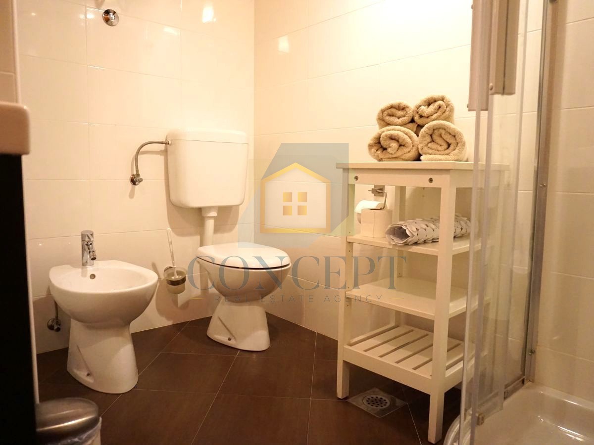 Istra, Oprtalj, Kamena hiša s 3 apartmaji in dvema poslovnima prostoroma